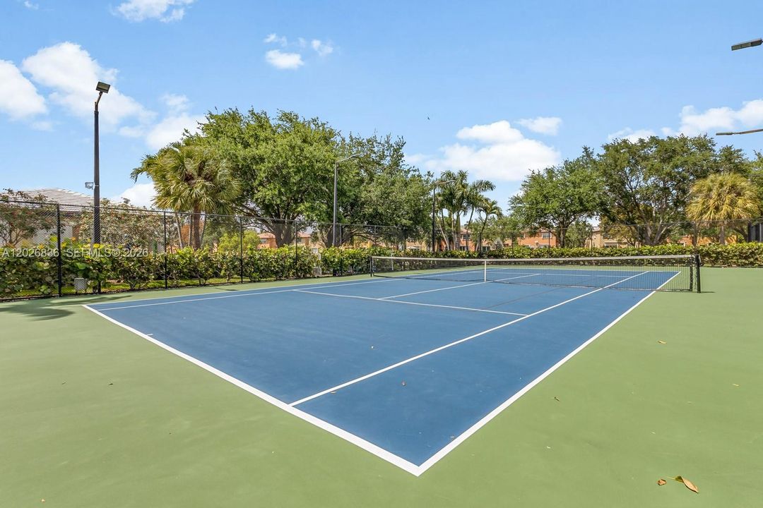 For Sale: $788,000 (5 beds, 3 baths, 2342 Square Feet)