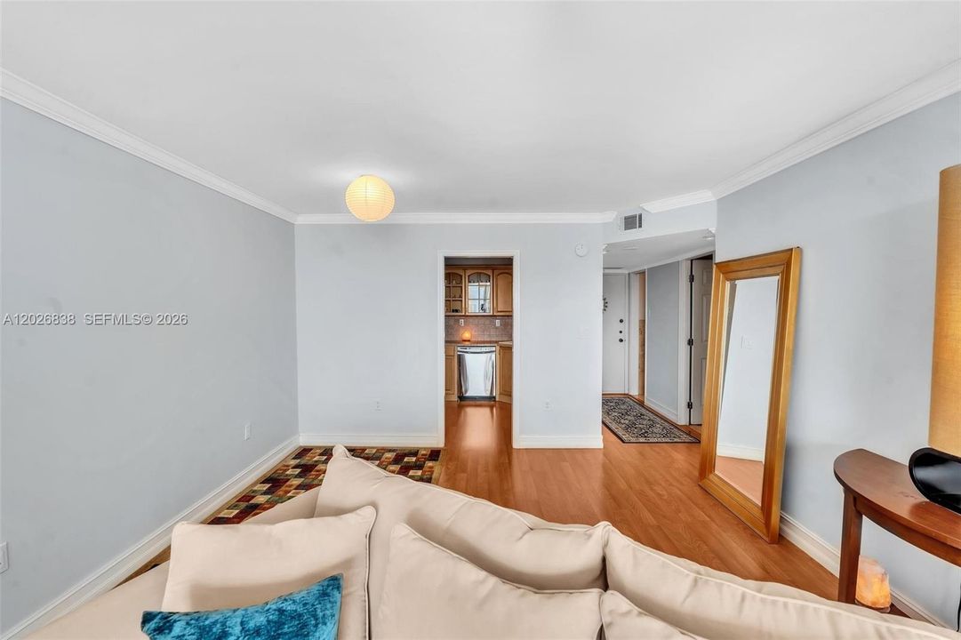 На продажу: $159,000 (1 спален, 1 ванн, 766 Квадратных фут)