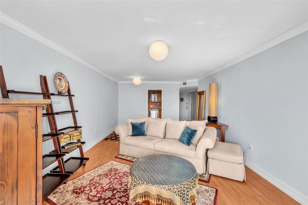 На продажу: $159,000 (1 спален, 1 ванн, 766 Квадратных фут)