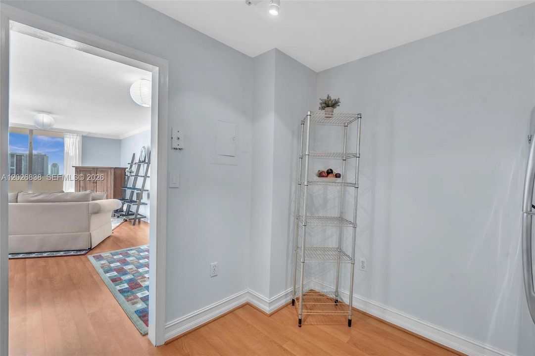 На продажу: $159,000 (1 спален, 1 ванн, 766 Квадратных фут)