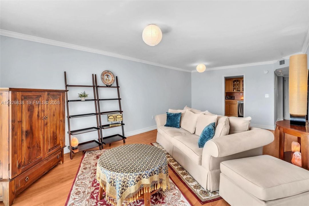 На продажу: $159,000 (1 спален, 1 ванн, 766 Квадратных фут)