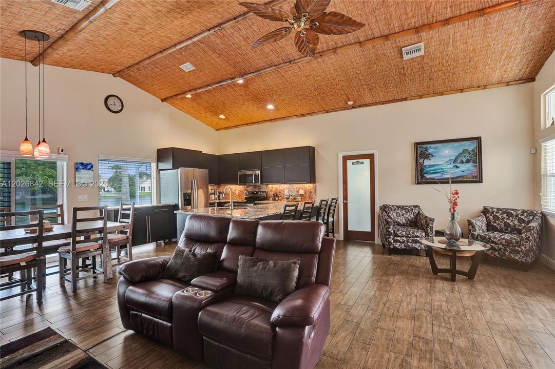 For Sale: $538,800 (3 beds, 2 baths, 1484 Square Feet)