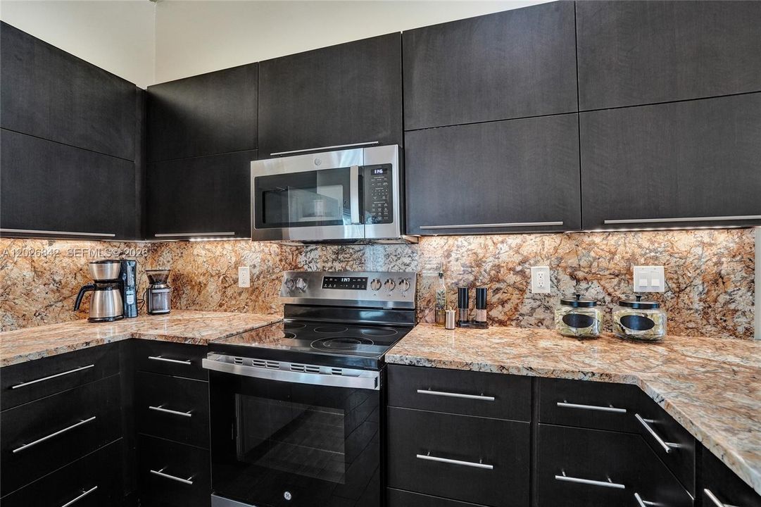 For Sale: $538,800 (3 beds, 2 baths, 1484 Square Feet)