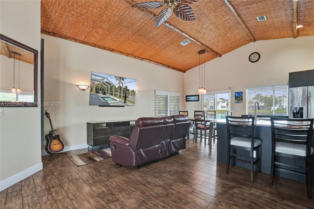 For Sale: $538,800 (3 beds, 2 baths, 1484 Square Feet)