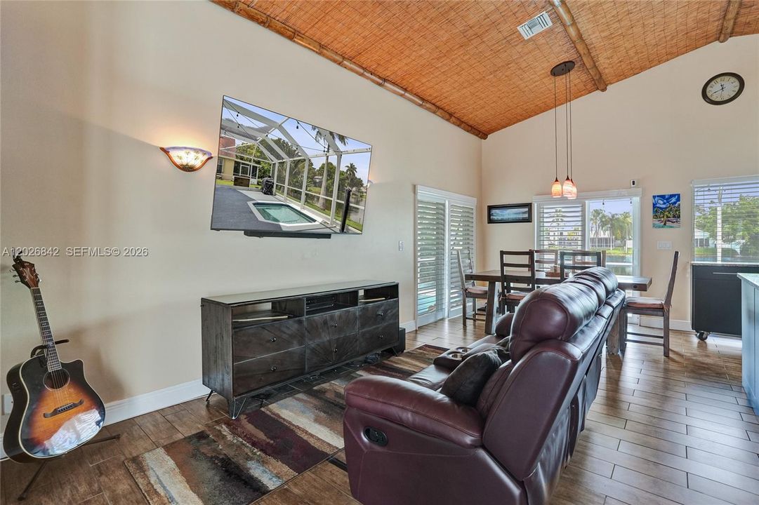 For Sale: $538,800 (3 beds, 2 baths, 1484 Square Feet)