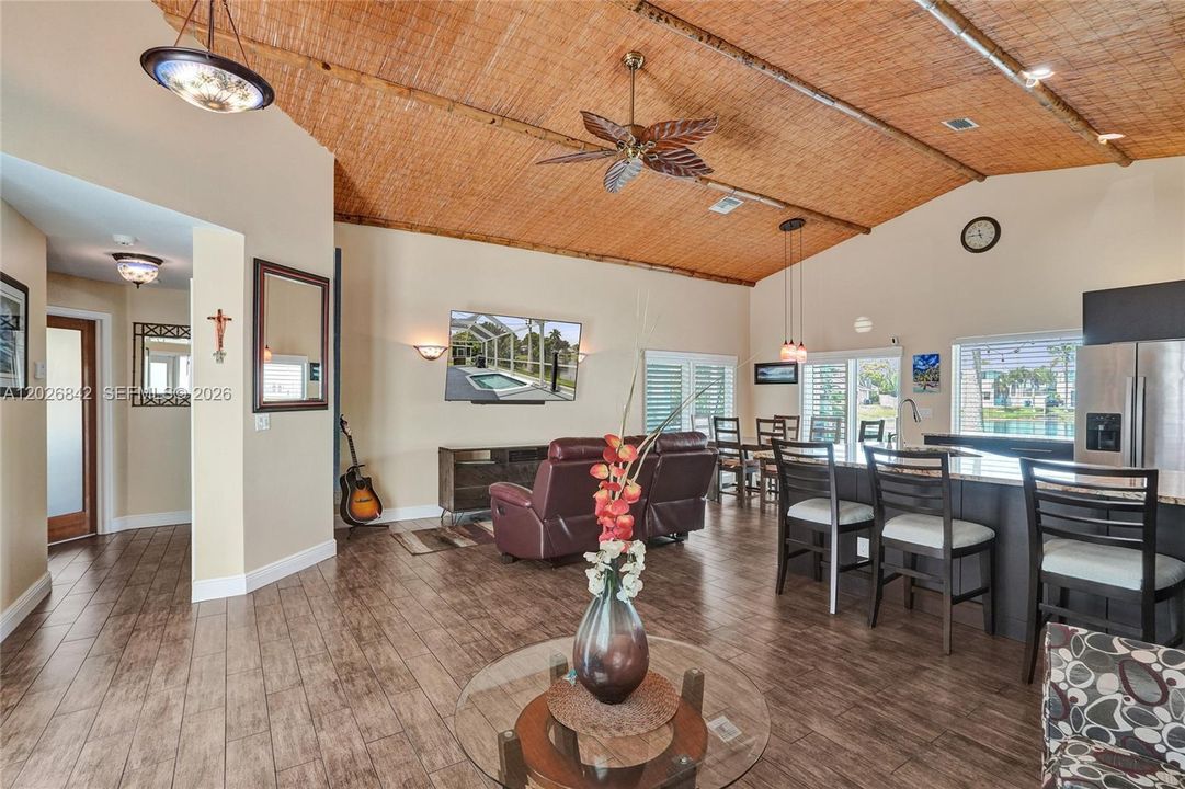 For Sale: $538,800 (3 beds, 2 baths, 1484 Square Feet)