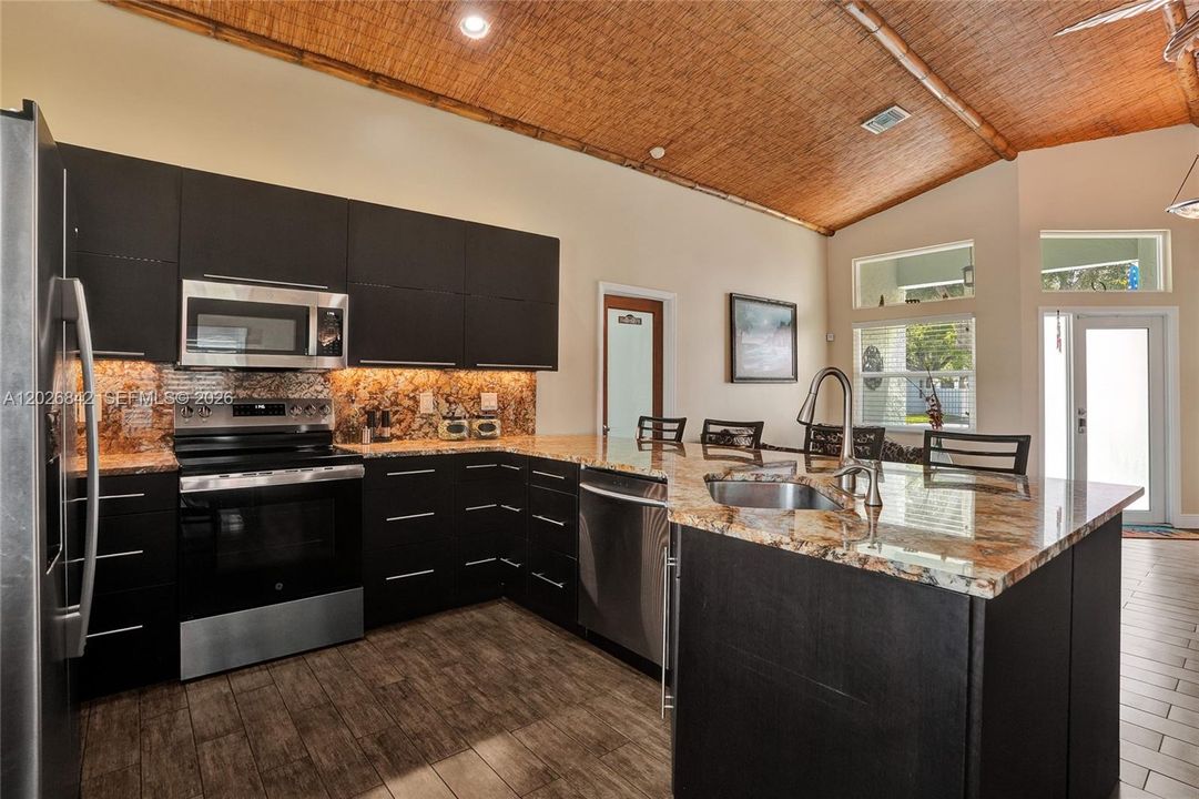 For Sale: $538,800 (3 beds, 2 baths, 1484 Square Feet)
