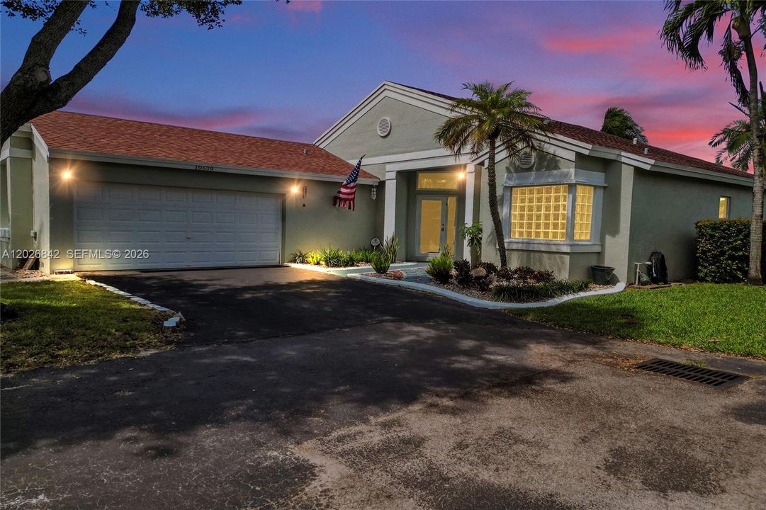 For Sale: $538,800 (3 beds, 2 baths, 1484 Square Feet)