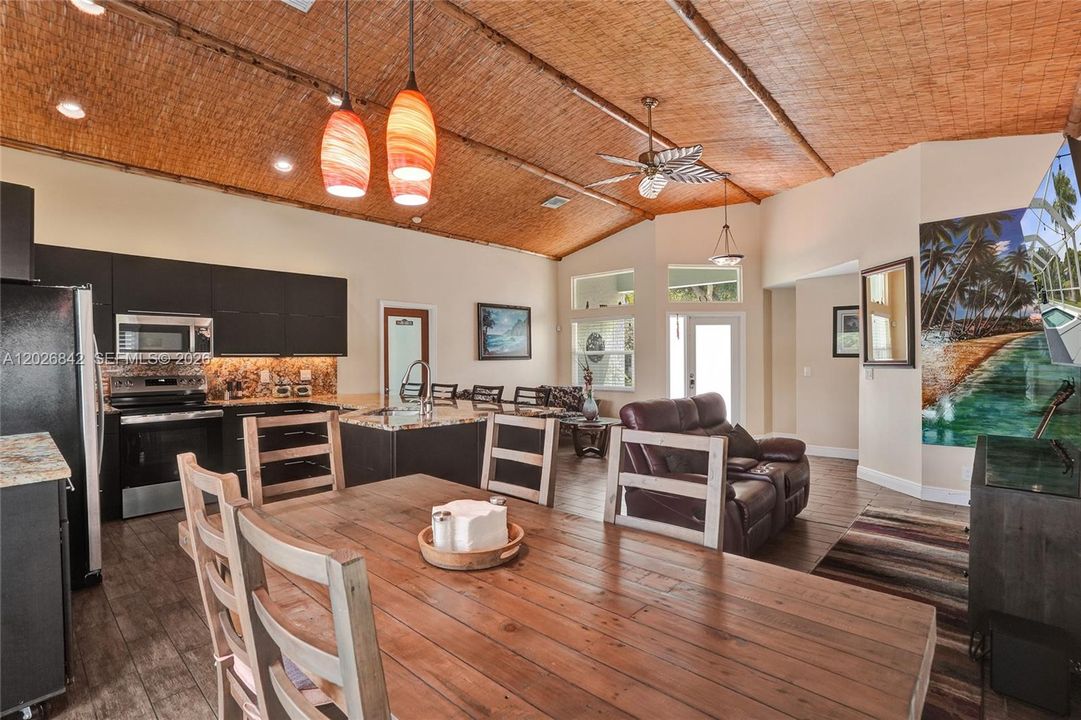 For Sale: $538,800 (3 beds, 2 baths, 1484 Square Feet)