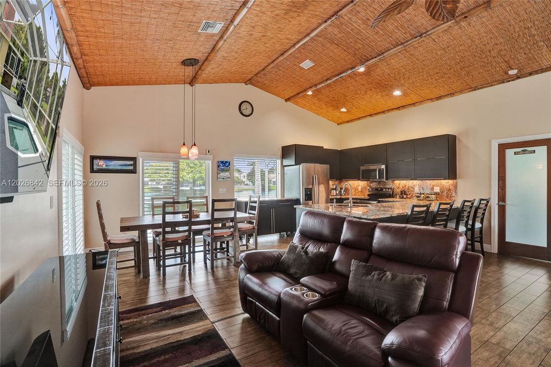 For Sale: $538,800 (3 beds, 2 baths, 1484 Square Feet)