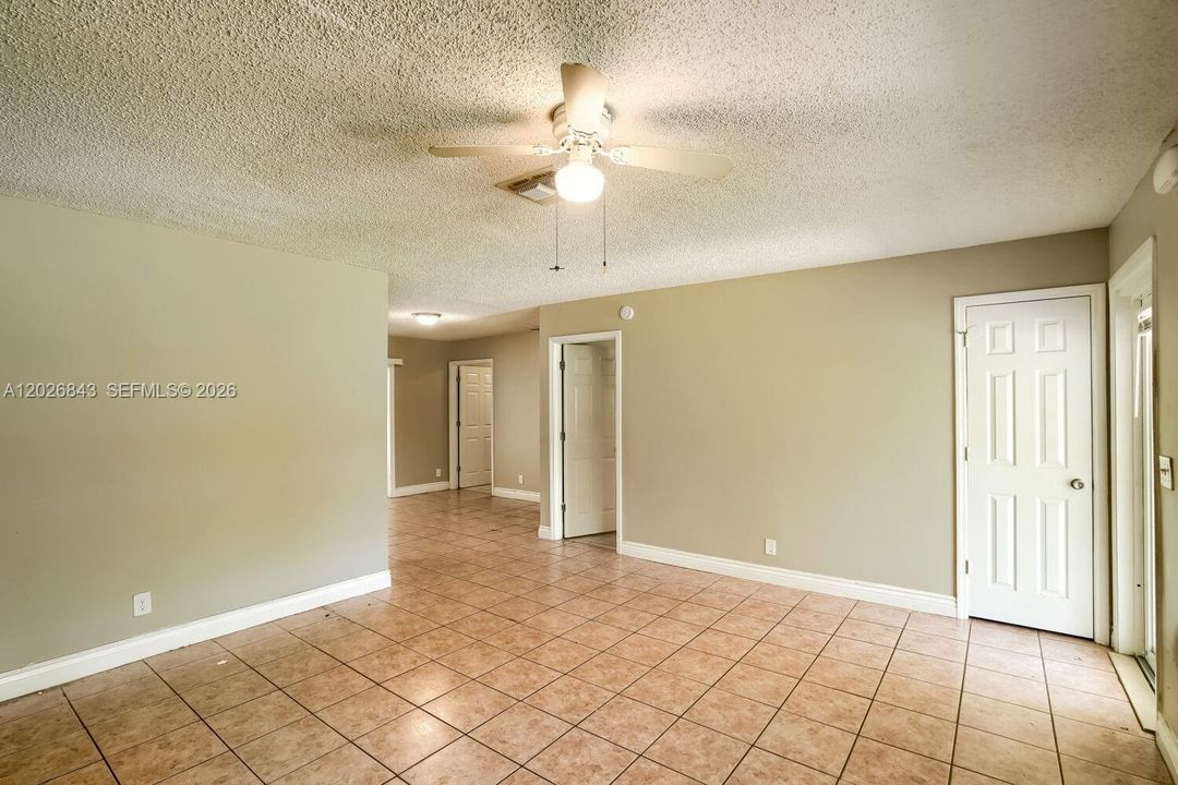 Activo con contrato: $479,900 (3 camas, 2 baños, 1242 Pies cuadrados)