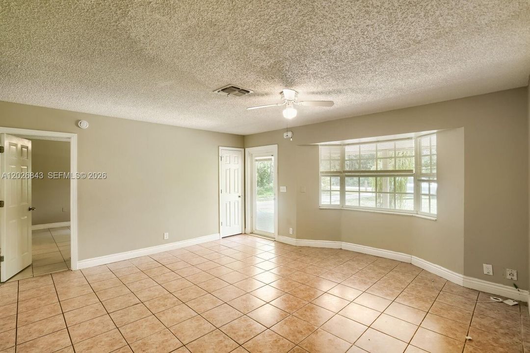 Activo con contrato: $479,900 (3 camas, 2 baños, 1242 Pies cuadrados)