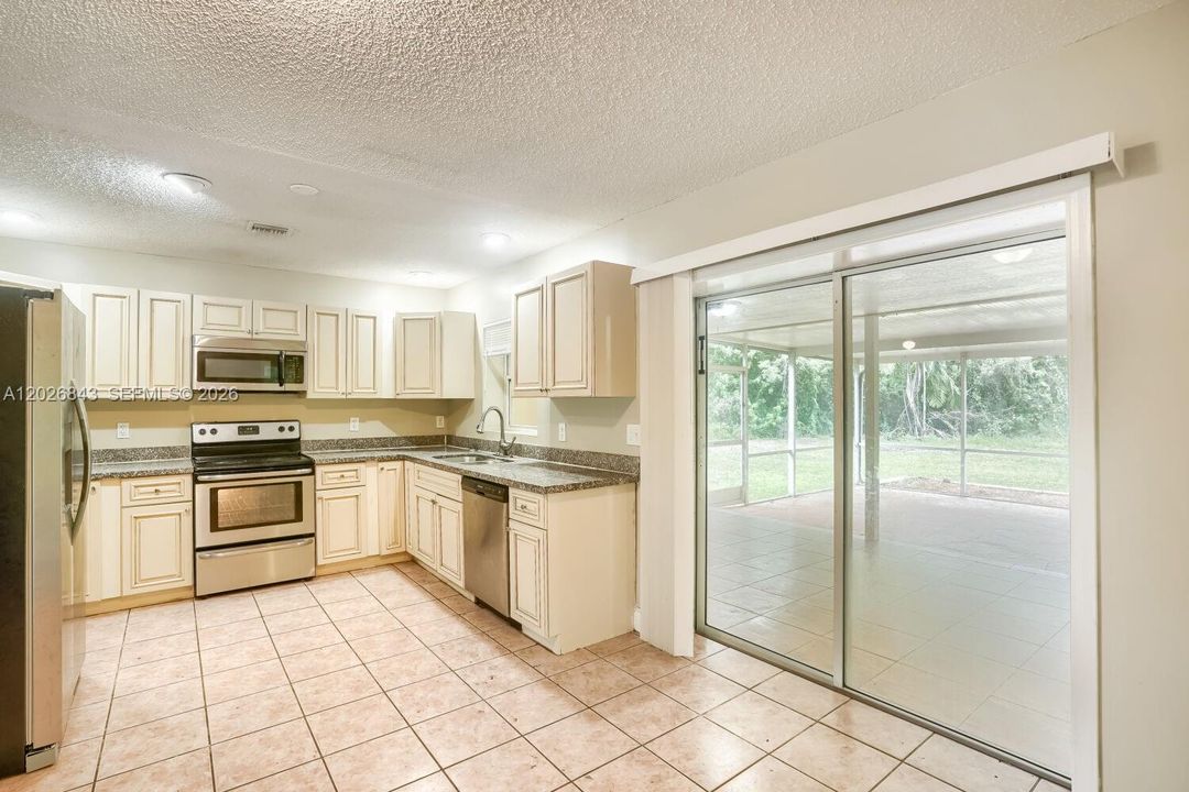 Activo con contrato: $479,900 (3 camas, 2 baños, 1242 Pies cuadrados)