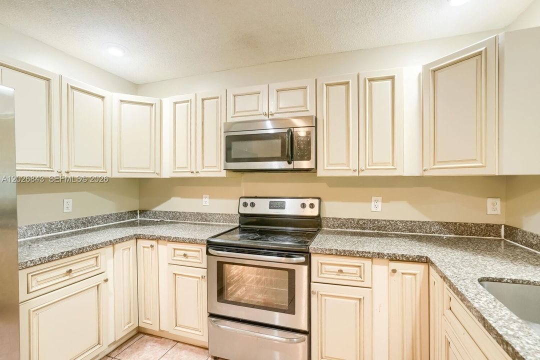 Activo con contrato: $479,900 (3 camas, 2 baños, 1242 Pies cuadrados)