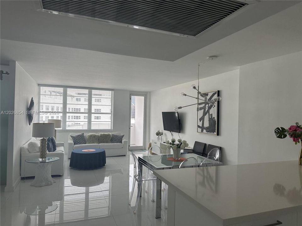 For Rent: $3,400 (1 beds, 1 baths, 675 Square Feet)