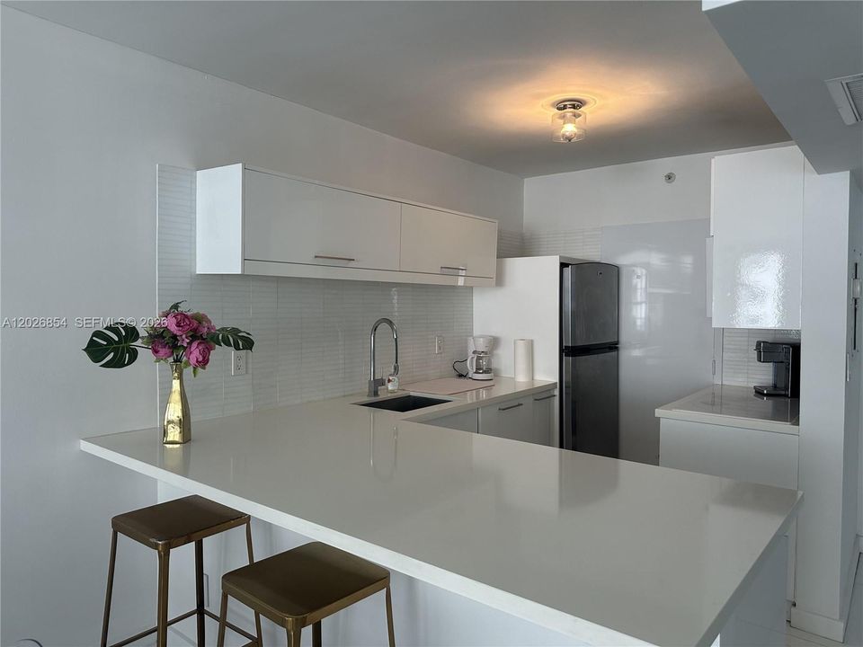 For Rent: $3,400 (1 beds, 1 baths, 675 Square Feet)