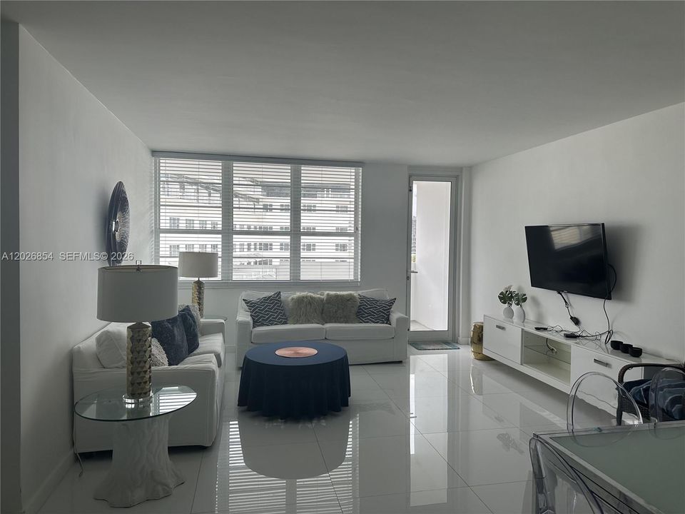 For Rent: $3,400 (1 beds, 1 baths, 675 Square Feet)