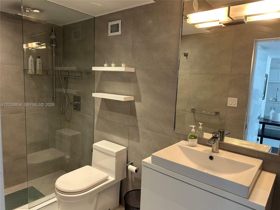 For Rent: $3,400 (1 beds, 1 baths, 675 Square Feet)