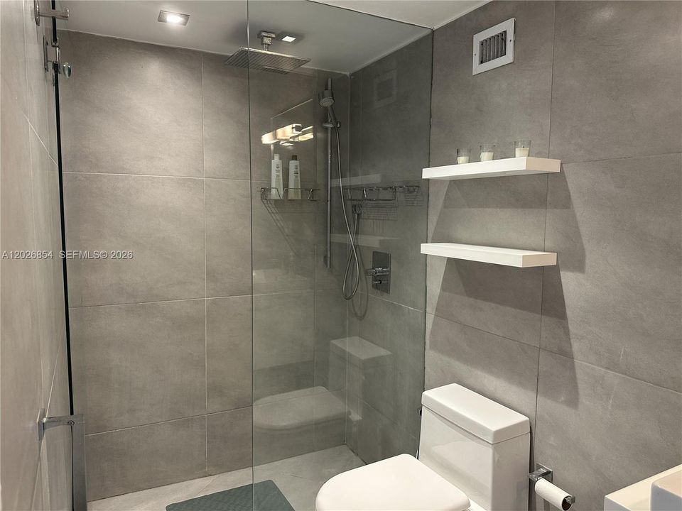 For Rent: $3,400 (1 beds, 1 baths, 675 Square Feet)