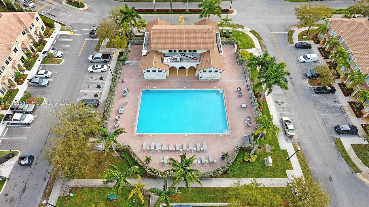 En Venta: $329,811 (4 camas, 3 baños, 1374 Pies cuadrados)