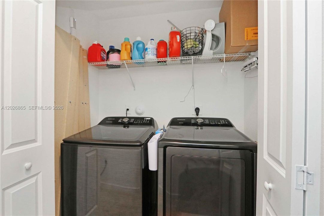 En Venta: $329,811 (4 camas, 3 baños, 1374 Pies cuadrados)