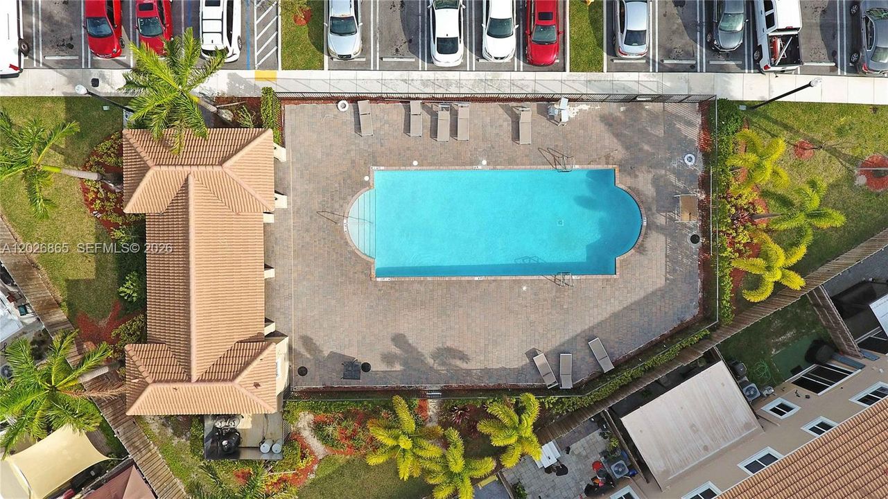 En Venta: $329,811 (4 camas, 3 baños, 1374 Pies cuadrados)