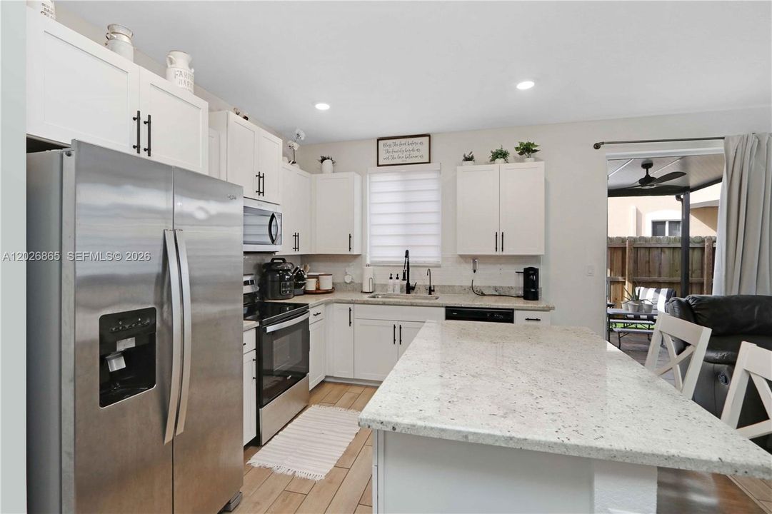 En Venta: $329,811 (4 camas, 3 baños, 1374 Pies cuadrados)