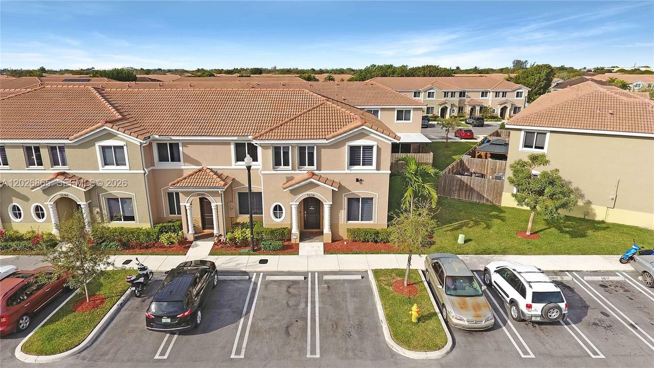 En Venta: $329,811 (4 camas, 3 baños, 1374 Pies cuadrados)