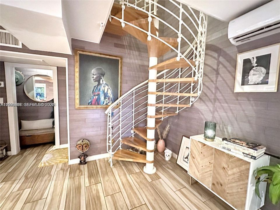 Под контрактом: $500,000 (2 спален, 2 ванн, 0 Квадратных фут)