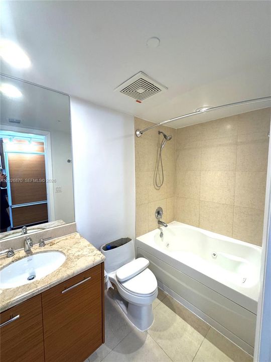 For Sale: $350,000 (0 beds, 1 baths, 567 Square Feet)