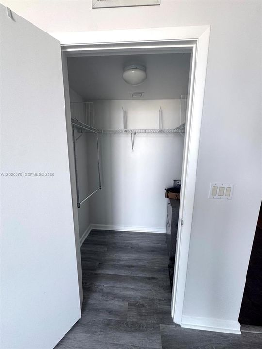 For Sale: $350,000 (0 beds, 1 baths, 567 Square Feet)