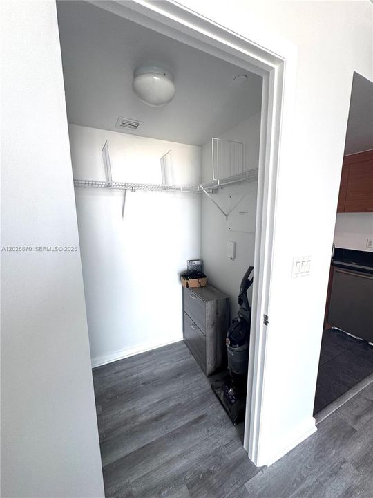 For Sale: $350,000 (0 beds, 1 baths, 567 Square Feet)