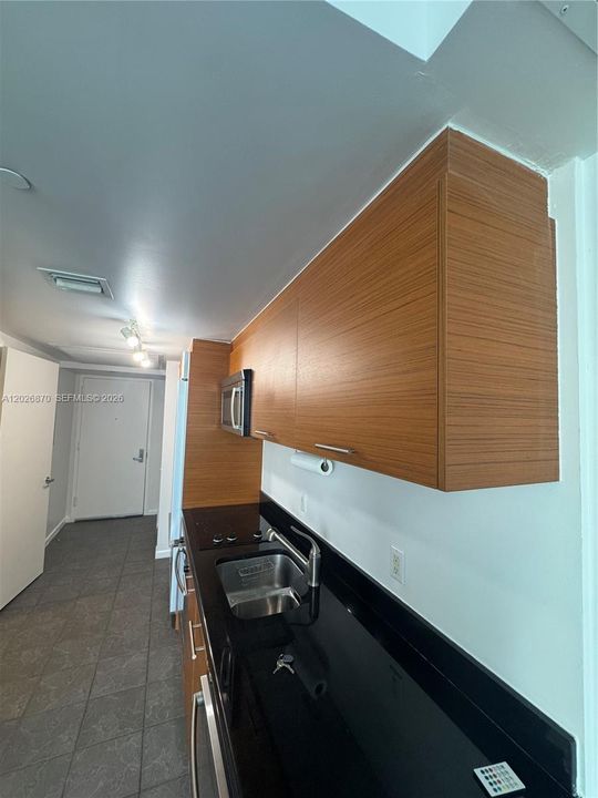 For Sale: $350,000 (0 beds, 1 baths, 567 Square Feet)