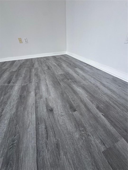 For Sale: $350,000 (0 beds, 1 baths, 567 Square Feet)