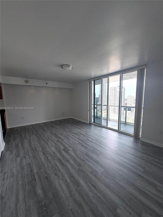 For Sale: $350,000 (0 beds, 1 baths, 567 Square Feet)