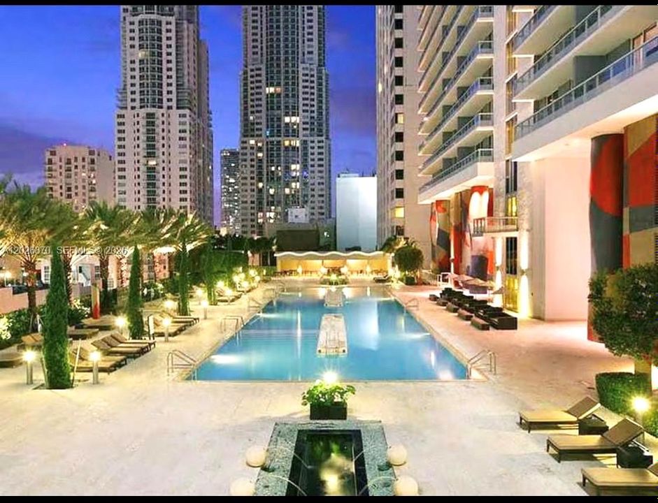 For Sale: $350,000 (0 beds, 1 baths, 567 Square Feet)