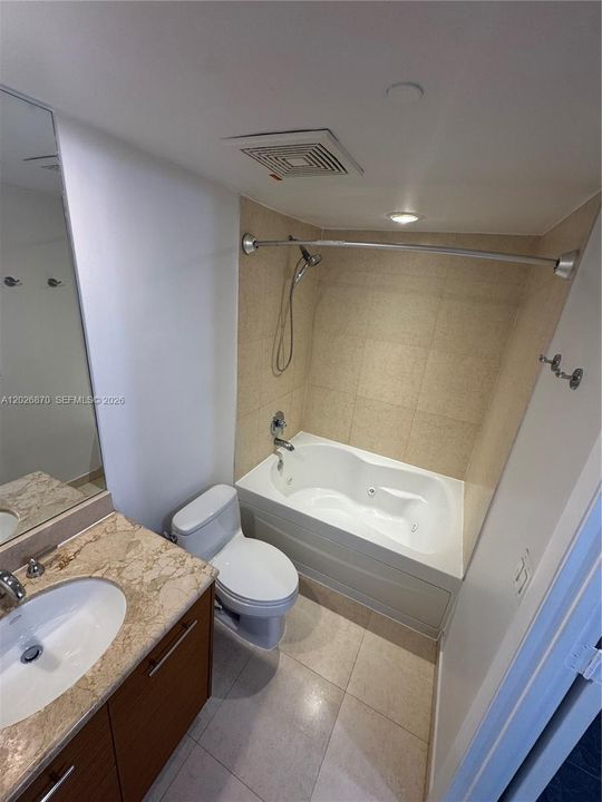 For Sale: $350,000 (0 beds, 1 baths, 567 Square Feet)