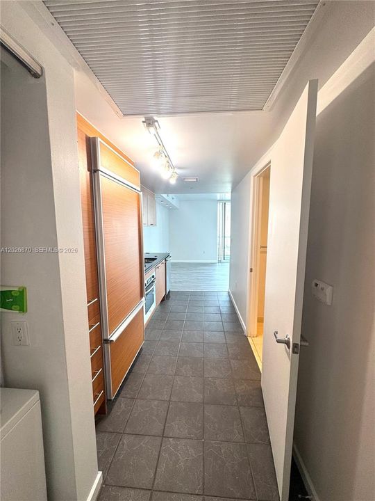 For Sale: $350,000 (0 beds, 1 baths, 567 Square Feet)