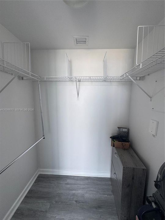 For Sale: $350,000 (0 beds, 1 baths, 567 Square Feet)