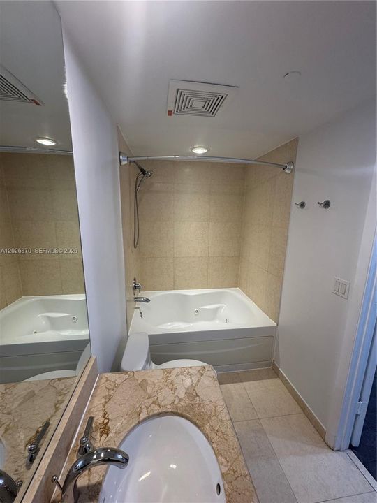 For Sale: $350,000 (0 beds, 1 baths, 567 Square Feet)