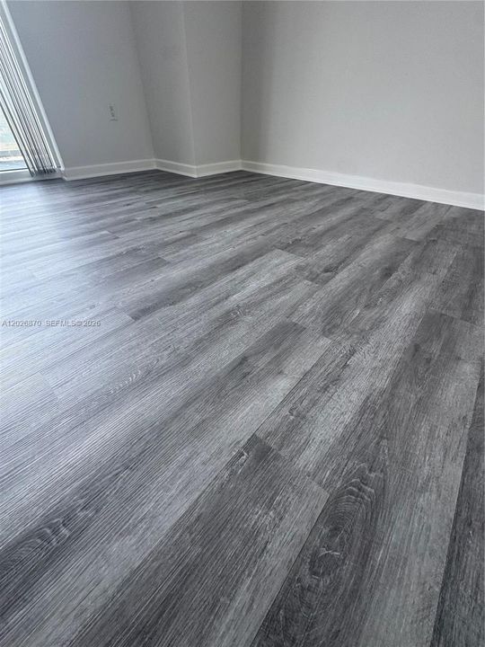 For Sale: $350,000 (0 beds, 1 baths, 567 Square Feet)
