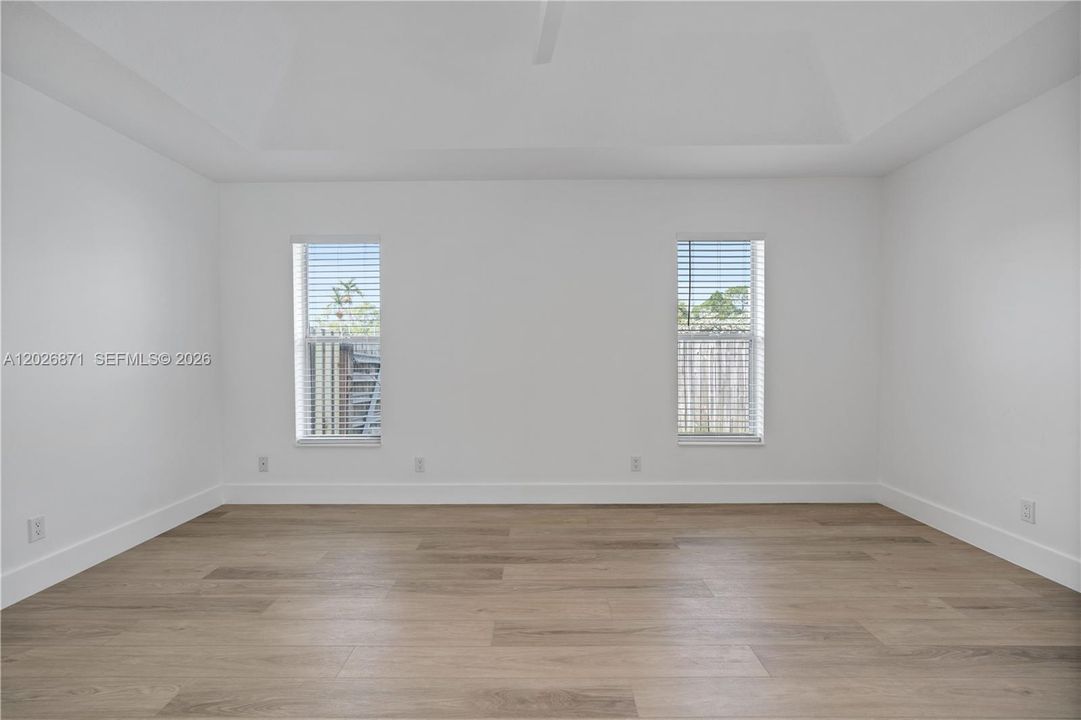 Activo con contrato: $5,950 (3 camas, 2 baños, 2047 Pies cuadrados)