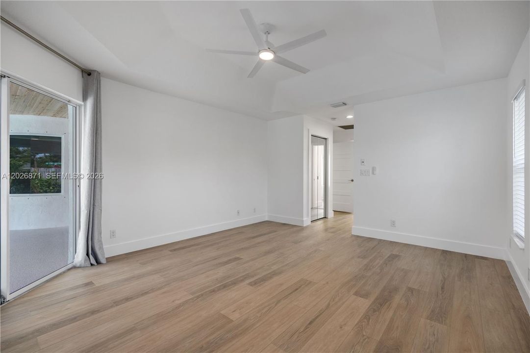 Activo con contrato: $5,950 (3 camas, 2 baños, 2047 Pies cuadrados)