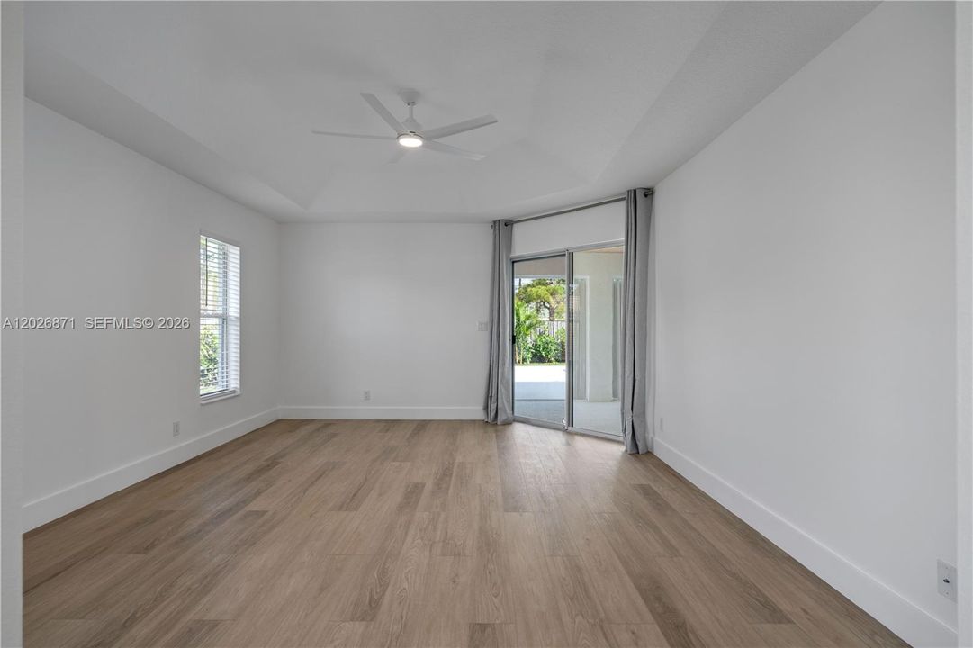 Activo con contrato: $5,950 (3 camas, 2 baños, 2047 Pies cuadrados)