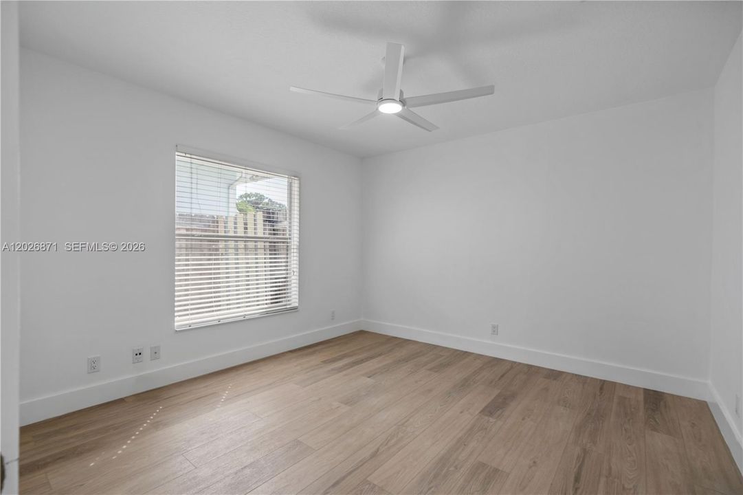 Activo con contrato: $5,950 (3 camas, 2 baños, 2047 Pies cuadrados)