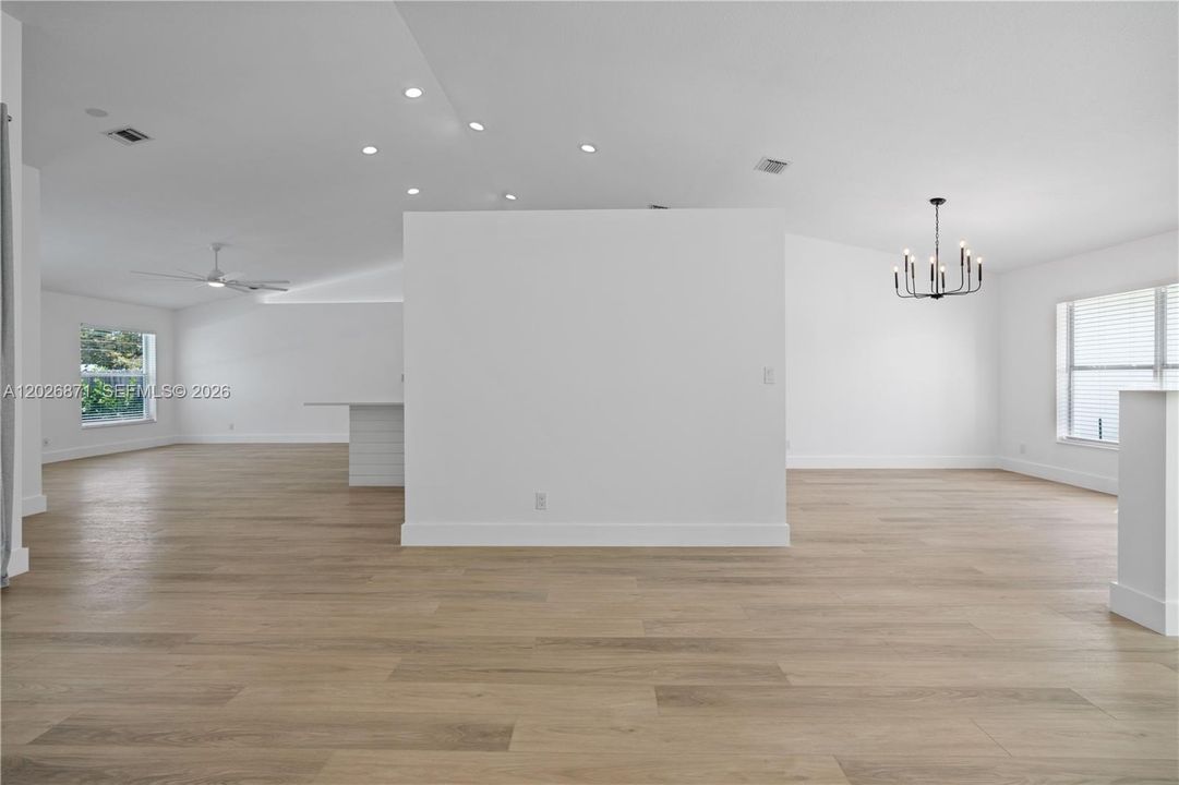 Activo con contrato: $5,950 (3 camas, 2 baños, 2047 Pies cuadrados)