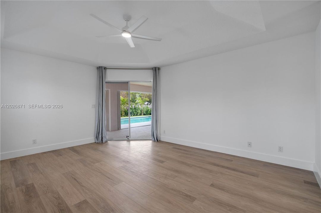 Activo con contrato: $5,950 (3 camas, 2 baños, 2047 Pies cuadrados)