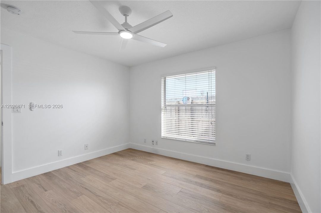 Activo con contrato: $5,950 (3 camas, 2 baños, 2047 Pies cuadrados)