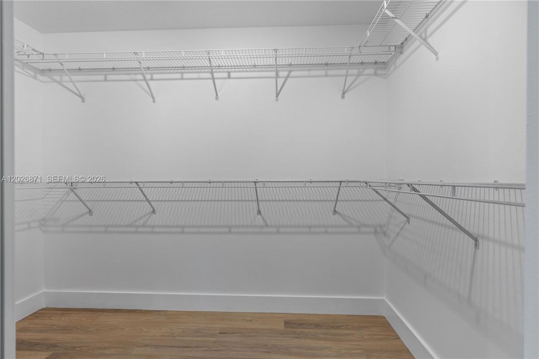 Activo con contrato: $5,950 (3 camas, 2 baños, 2047 Pies cuadrados)