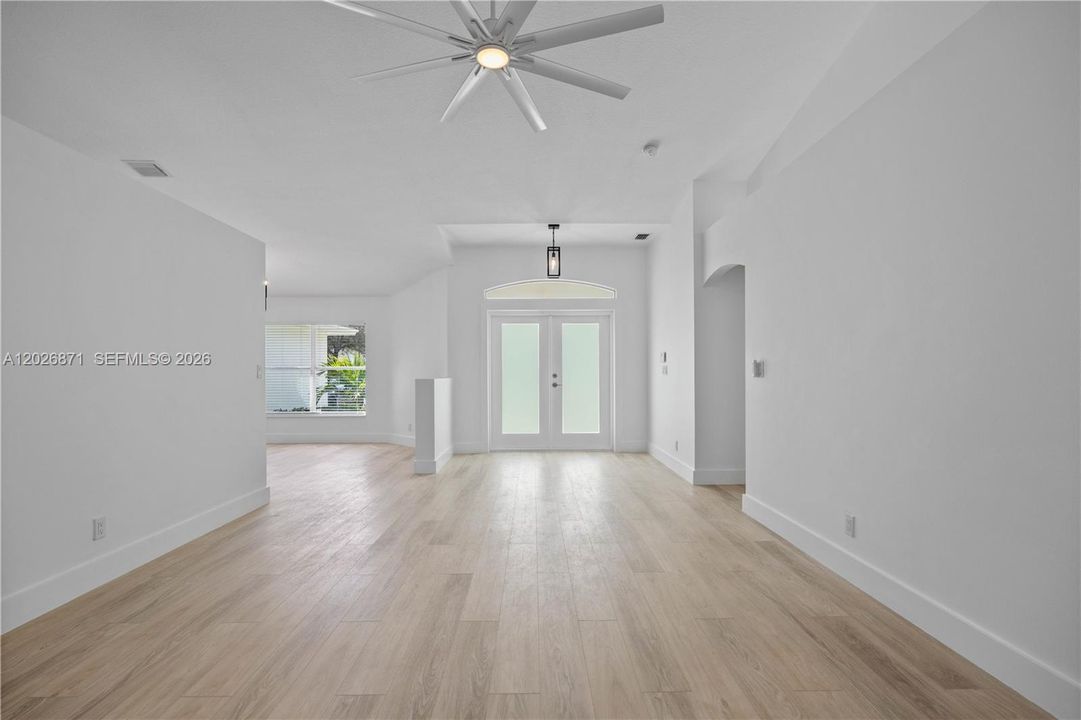 Activo con contrato: $5,950 (3 camas, 2 baños, 2047 Pies cuadrados)